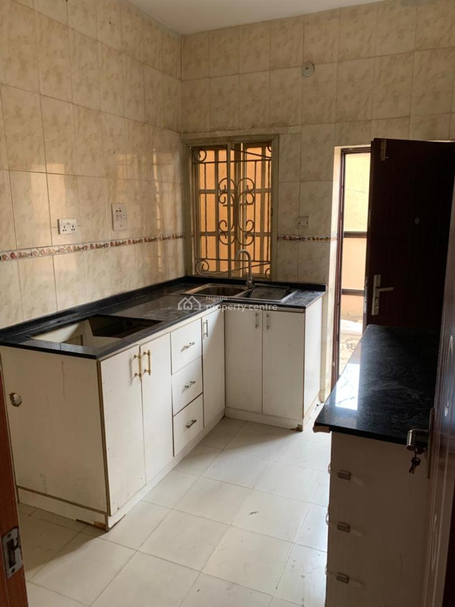 Well Maintained 2-bedroom Apartment, Lekki Phase 1, Lekki, Lagos, Flat / Apartment for Rent
