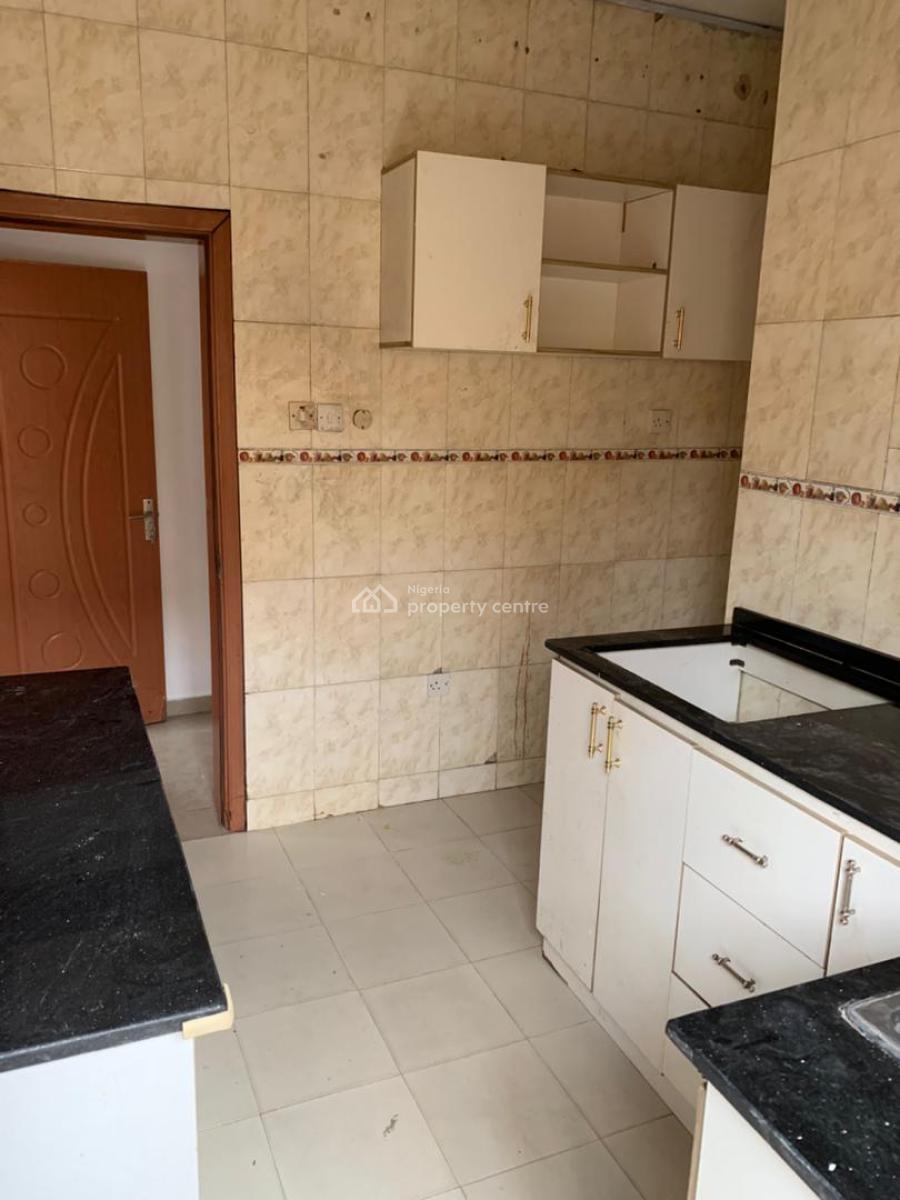 Well Maintained 2-bedroom Apartment, Lekki Phase 1, Lekki, Lagos, Flat / Apartment for Rent