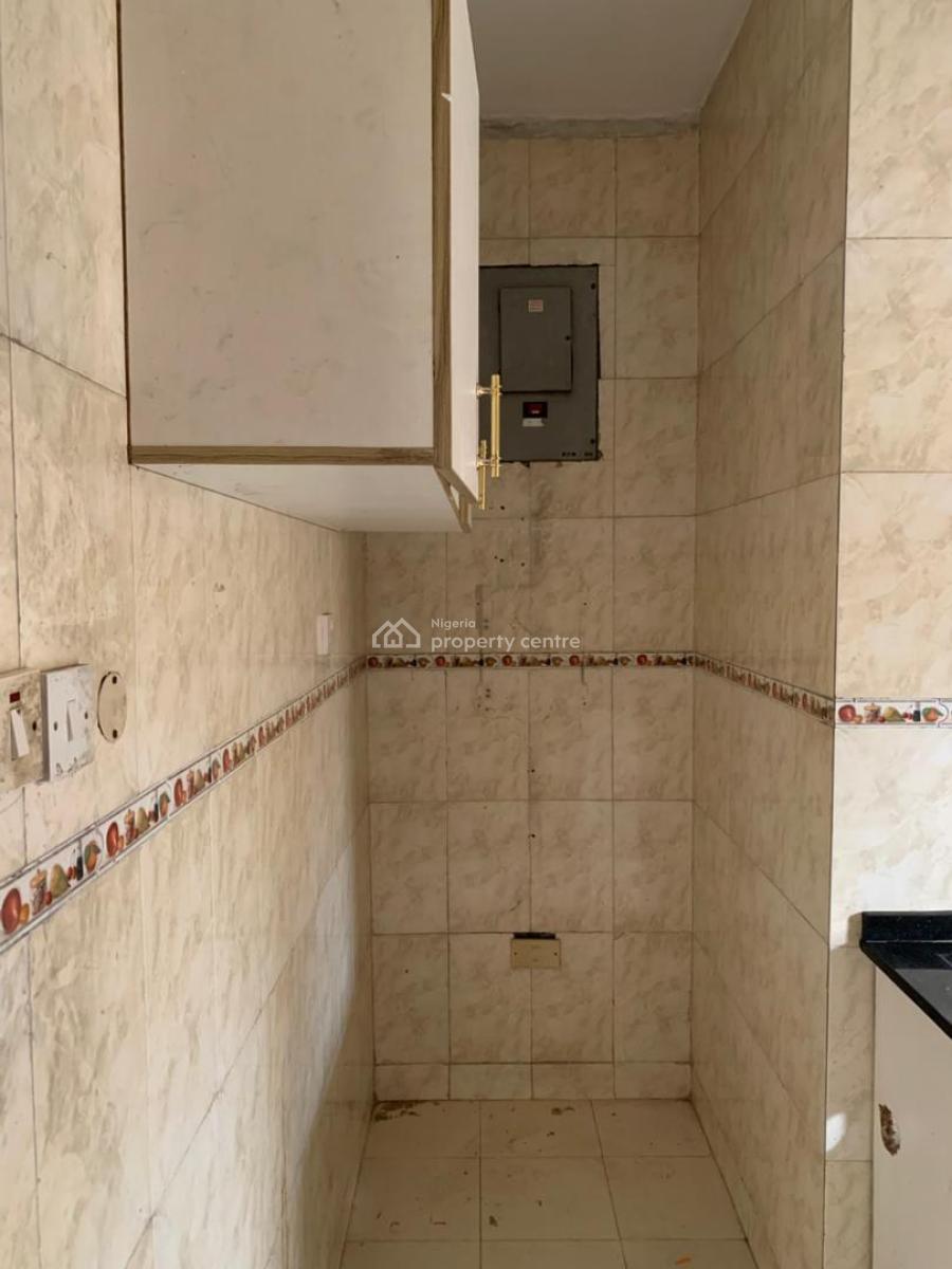 Well Maintained 2-bedroom Apartment, Lekki Phase 1, Lekki, Lagos, Flat / Apartment for Rent