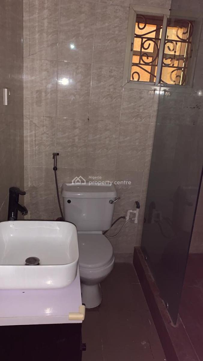 Well Maintained 2-bedroom Apartment, Lekki Phase 1, Lekki, Lagos, Flat / Apartment for Rent