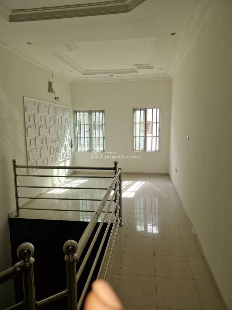 4-bedroom Terrace House, Lekki Phase 1 (house on The Rock Road), Lagos, Lekki, Lagos, Semi-detached Duplex for Rent