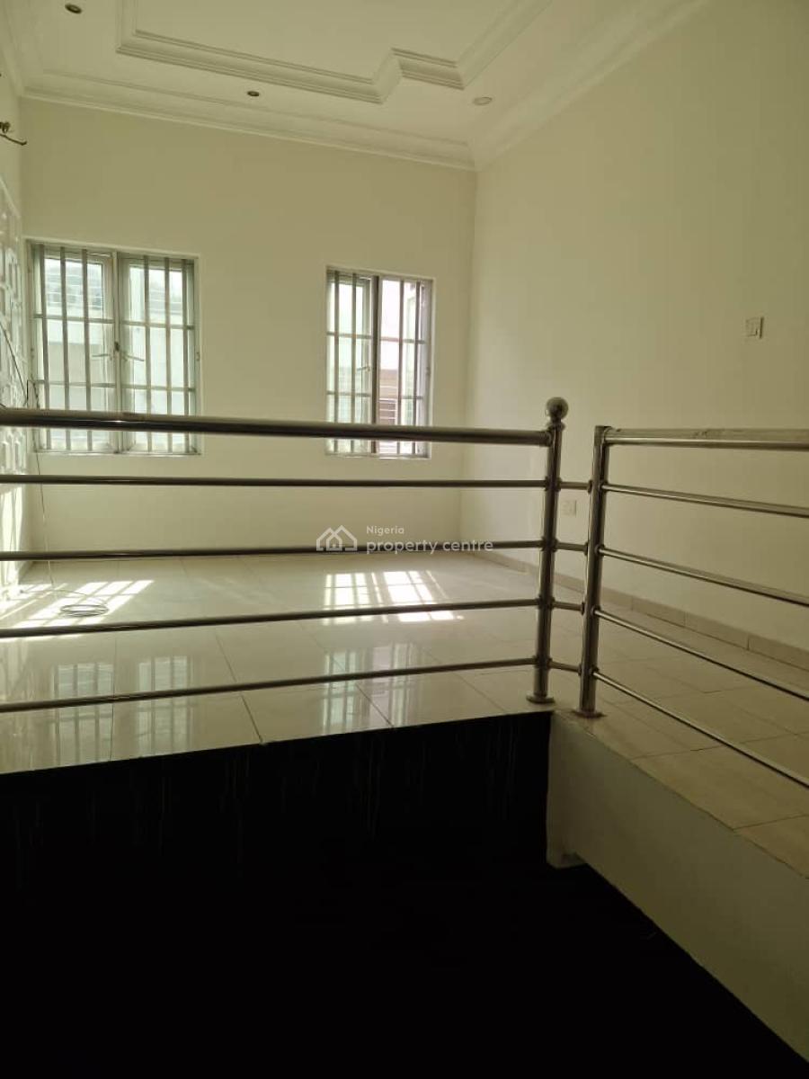 4-bedroom Terrace House, Lekki Phase 1 (house on The Rock Road), Lagos, Lekki, Lagos, Semi-detached Duplex for Rent