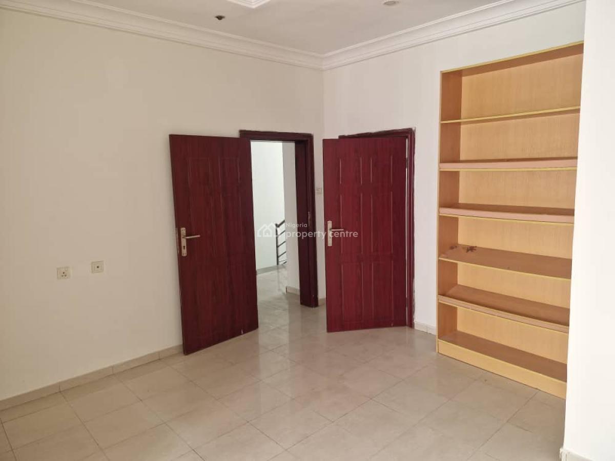 4-bedroom Terrace House, Lekki Phase 1 (house on The Rock Road), Lagos, Lekki, Lagos, Semi-detached Duplex for Rent