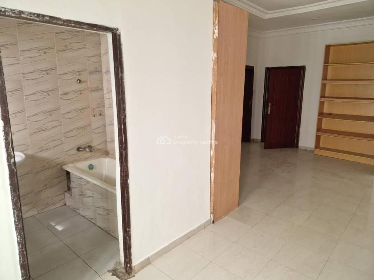 4-bedroom Terrace House, Lekki Phase 1 (house on The Rock Road), Lagos, Lekki, Lagos, Semi-detached Duplex for Rent