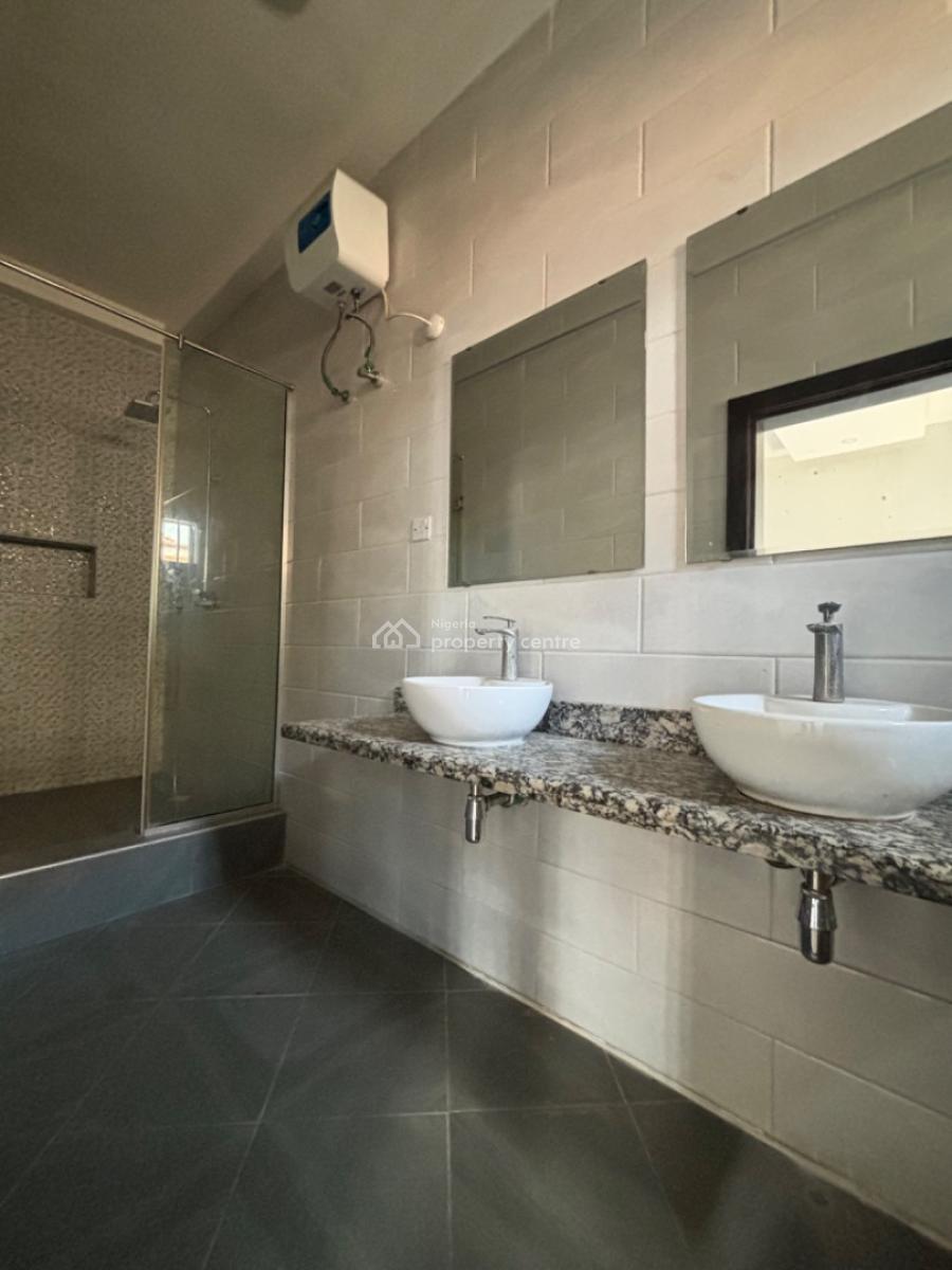 Spacious 3 Bedroom Apartment with Bq and Elevator, Lekki Phase 1, Lekki, Lagos, Flat / Apartment for Rent