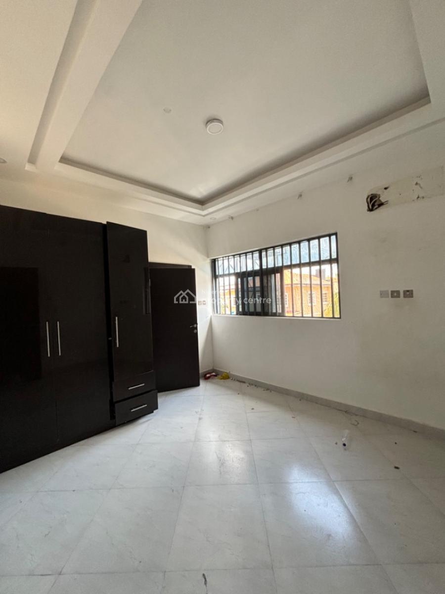 Spacious 3 Bedroom Apartment with Bq and Elevator, Lekki Phase 1, Lekki, Lagos, Flat / Apartment for Rent