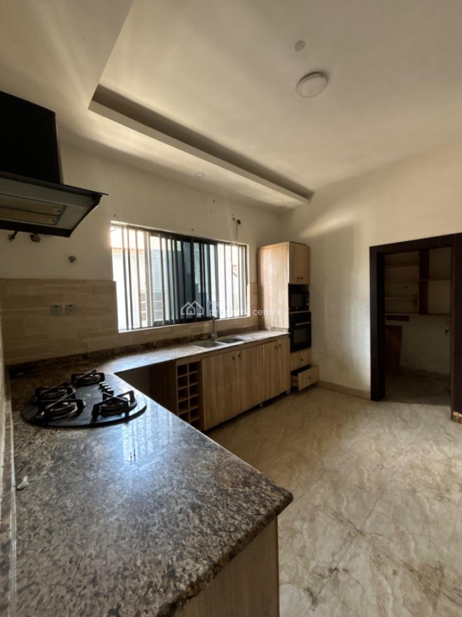 Spacious 3 Bedroom Apartment with Bq and Elevator, Lekki Phase 1, Lekki, Lagos, Flat / Apartment for Rent