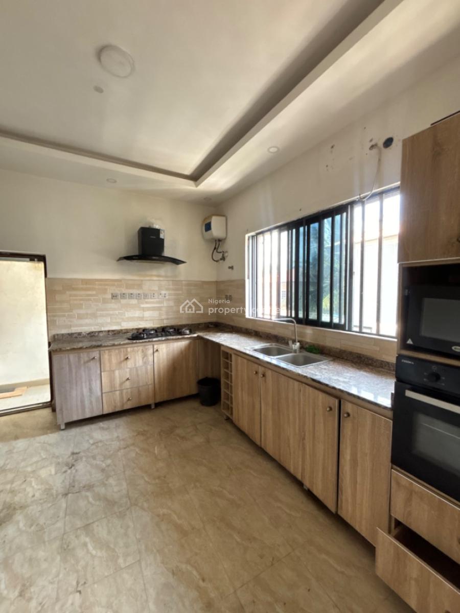 Spacious 3 Bedroom Apartment with Bq and Elevator, Lekki Phase 1, Lekki, Lagos, Flat / Apartment for Rent