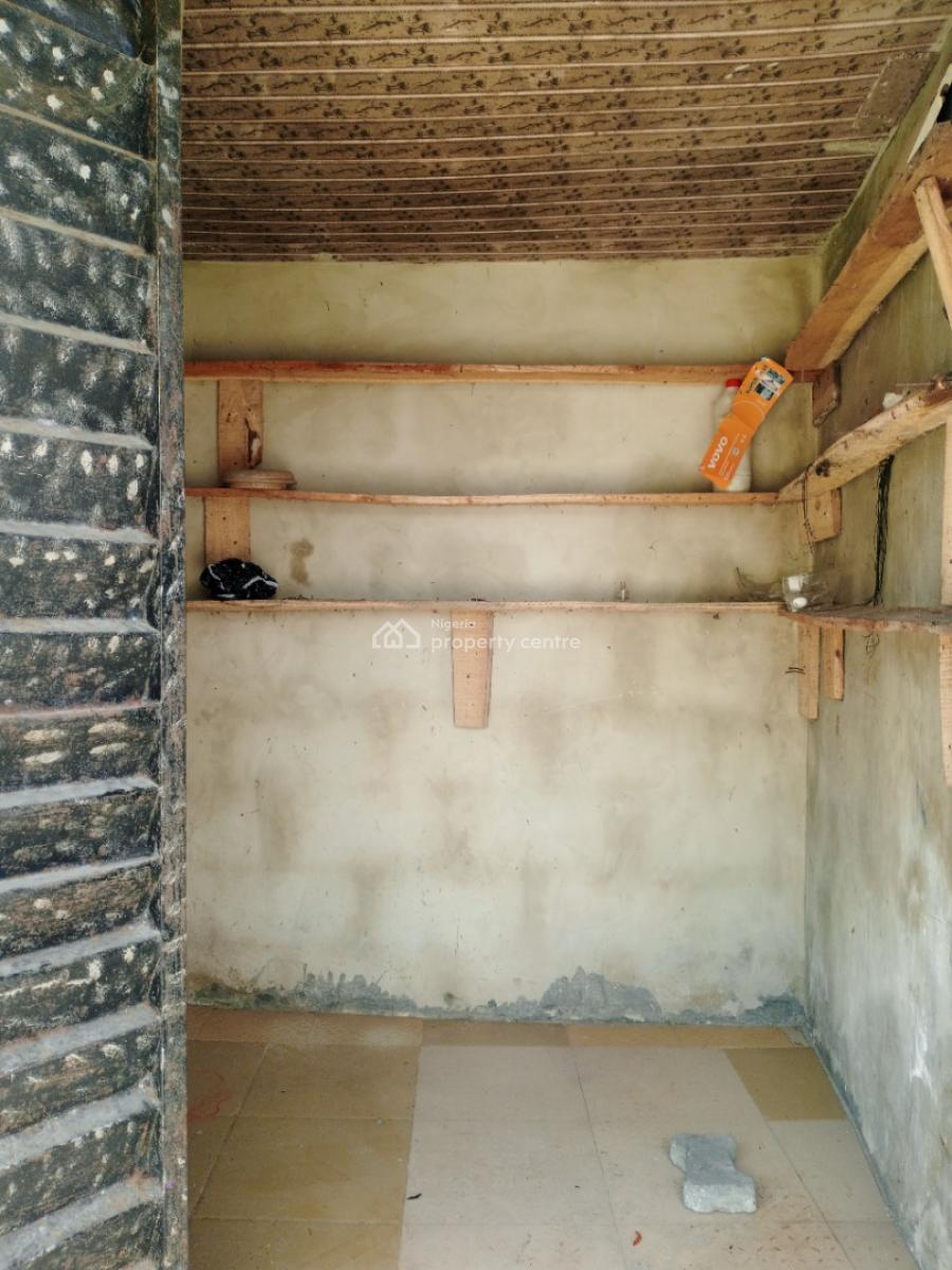 Luxurious Mini Shop  for Phone Charging Or Barbing Salon, Unity Estate Nnpc Bus Stop Ibeju Lekki Lagos, Ibeju Lekki, Lagos, Shop for Rent