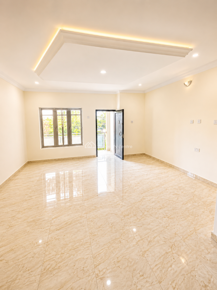 Luxury 3 Bedroom Flat with 24hrs Power Upstairs, Orchid Road, Lekki, Lagos, Flat / Apartment for Rent
