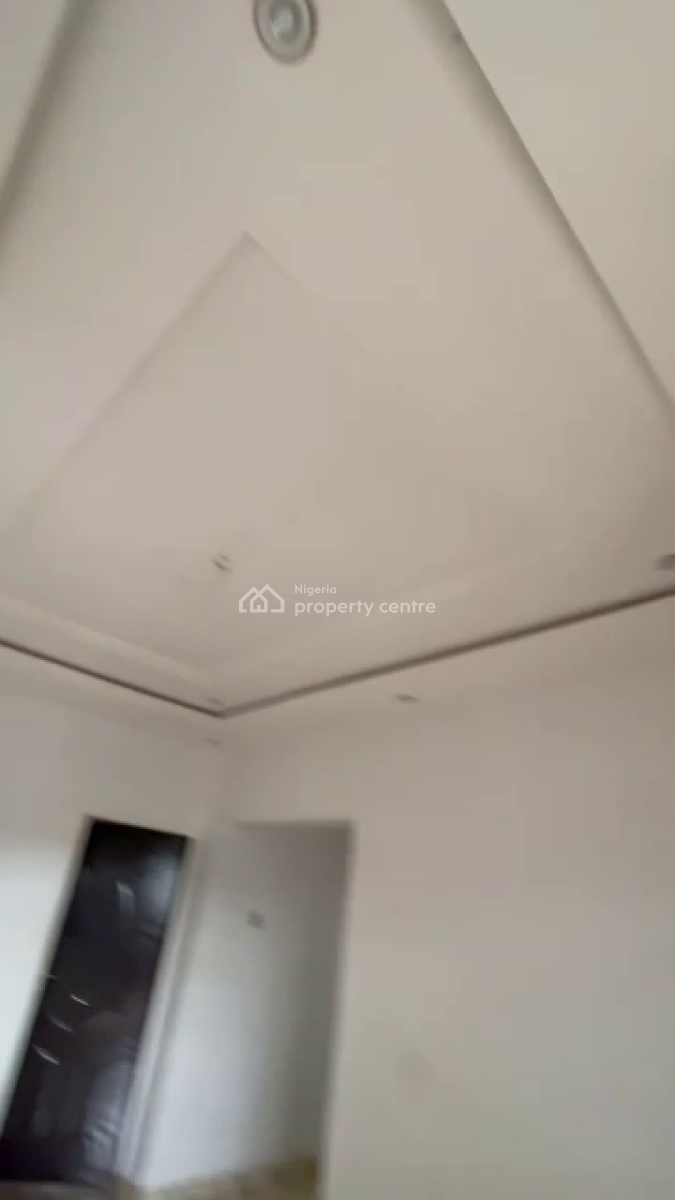 2 Bedrooms Flat, P & T Estate, Ipaja, Lagos, Flat / Apartment for Sale