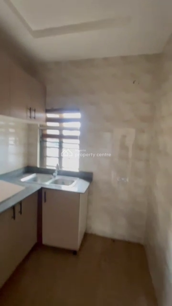 2 Bedrooms Flat, P & T Estate, Ipaja, Lagos, Flat / Apartment for Sale