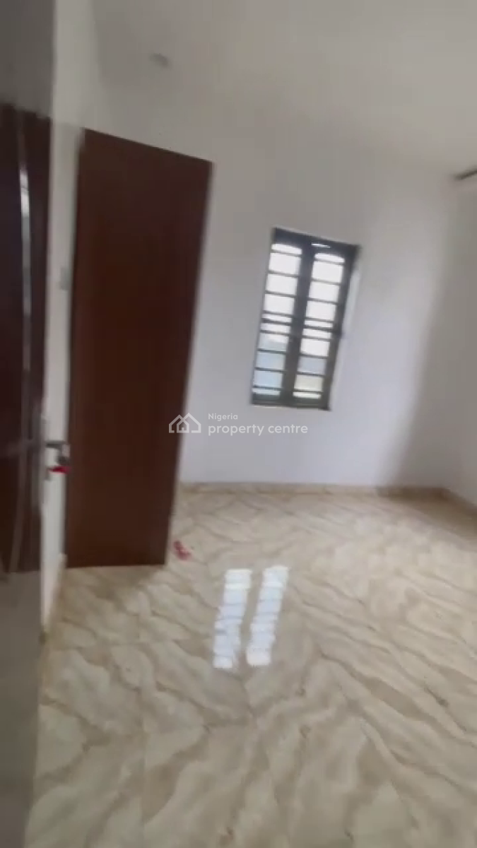 2 Bedrooms Flat, P & T Estate, Ipaja, Lagos, Flat / Apartment for Sale