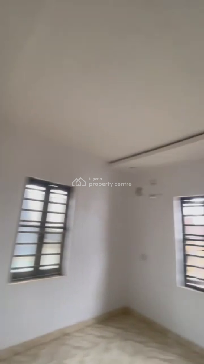 2 Bedrooms Flat, P & T Estate, Ipaja, Lagos, Flat / Apartment for Sale