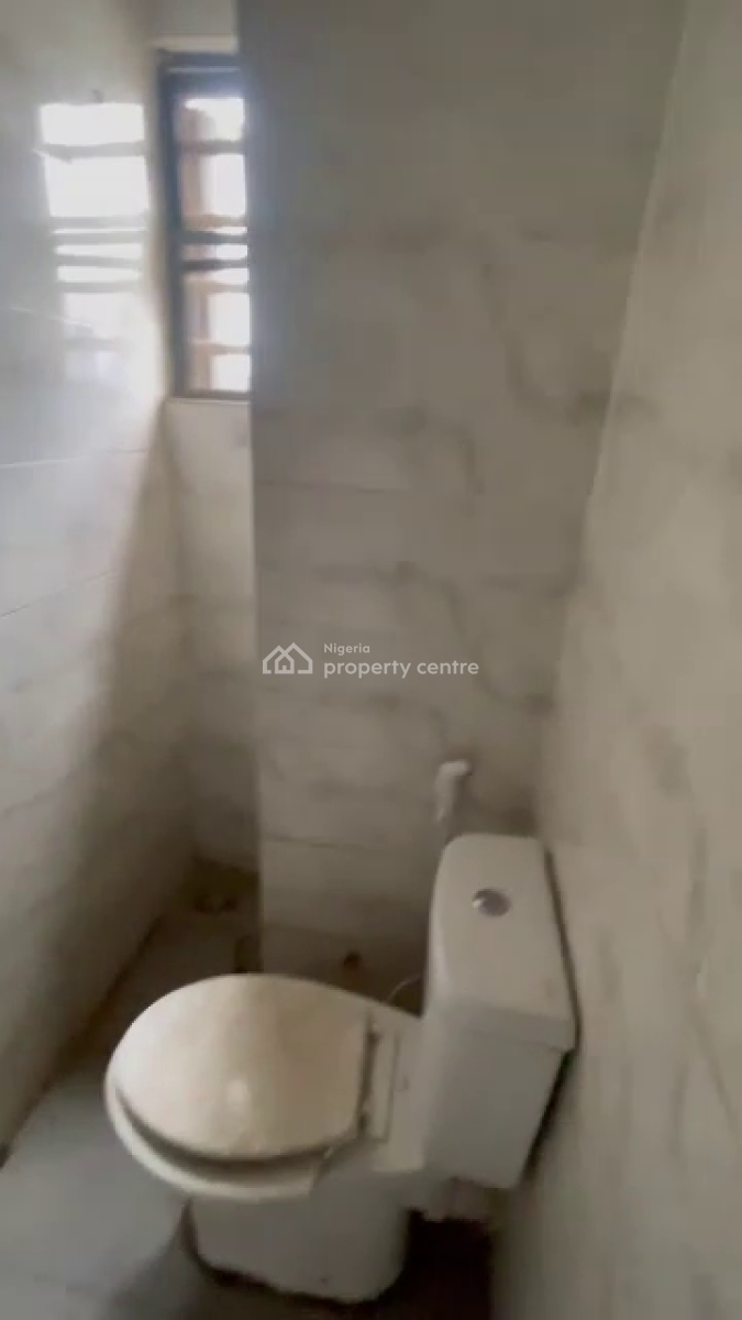 2 Bedrooms Flat, P & T Estate, Ipaja, Lagos, Flat / Apartment for Sale