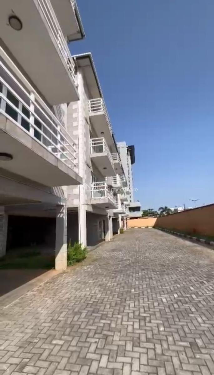 Land Measuring 2,000sqm with Old Structure, Directly Facing Ahmadu Bello Way, Victoria Island (vi), Lagos, Mixed-use Land for Sale