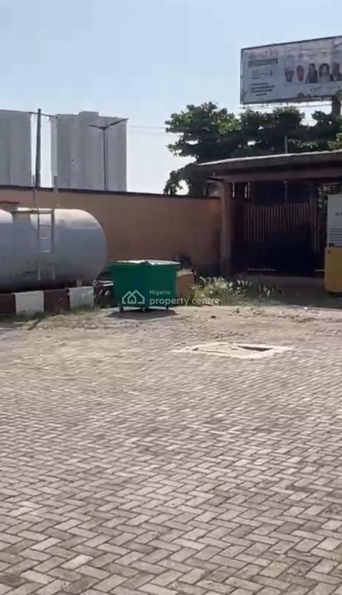 Land Measuring 2,000sqm with Old Structure, Directly Facing Ahmadu Bello Way, Victoria Island (vi), Lagos, Mixed-use Land for Sale