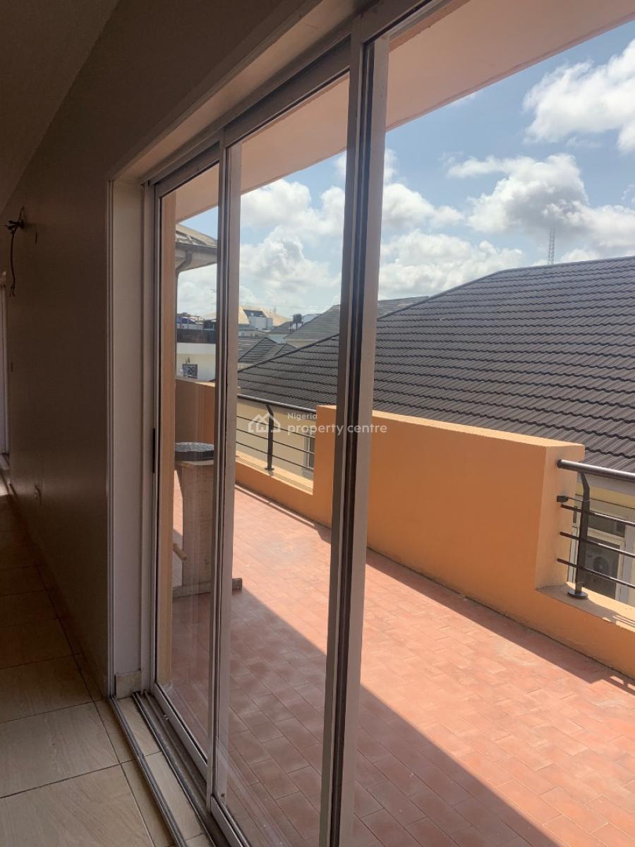 Luxurious 3 Bedroom Penthouse Apartment with Massive Kitchen, Lekki Phase 1, Lekki, Lagos, Flat / Apartment for Rent