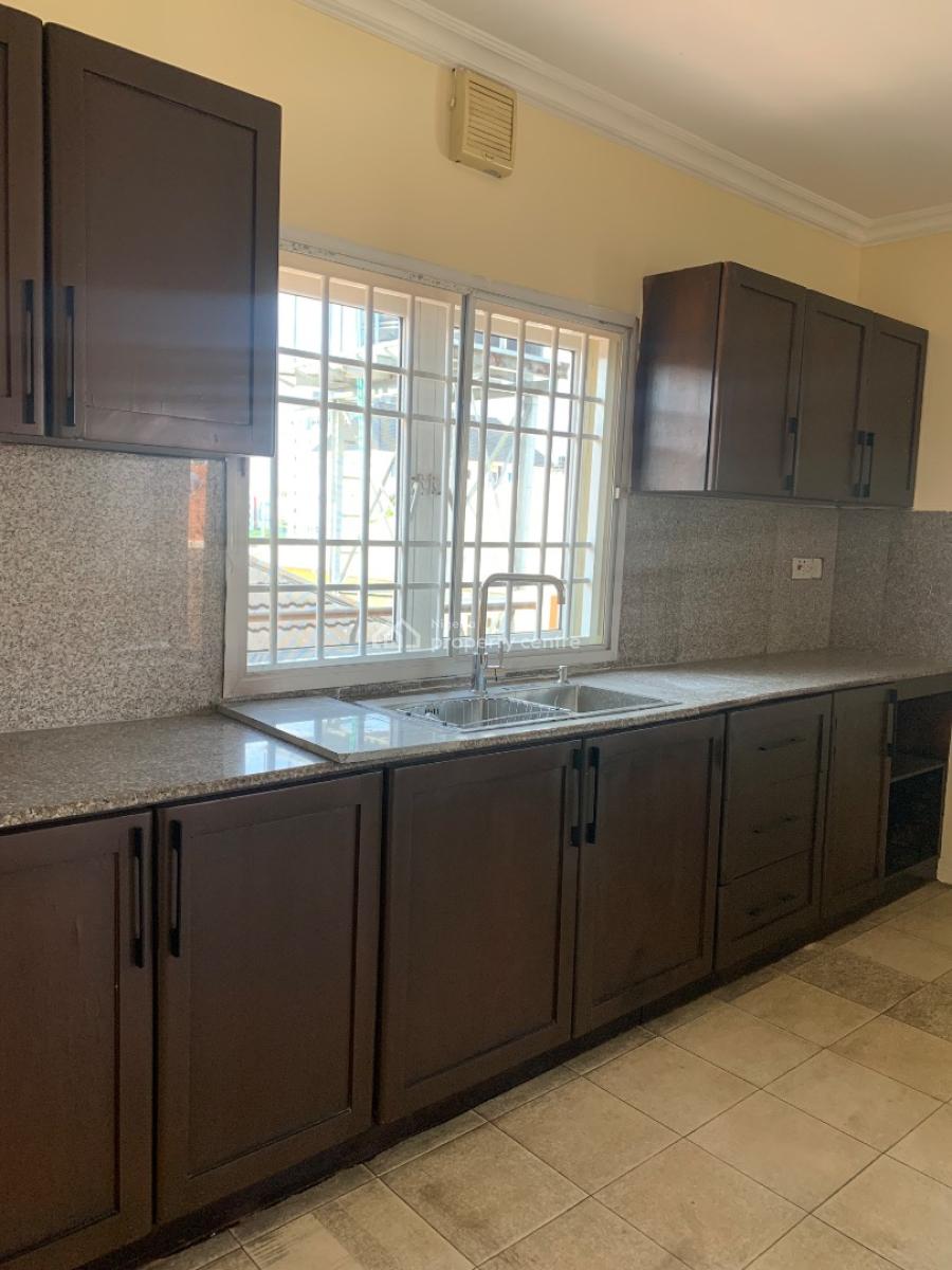Luxurious 3 Bedroom Penthouse Apartment with Massive Kitchen, Lekki Phase 1, Lekki, Lagos, Flat / Apartment for Rent