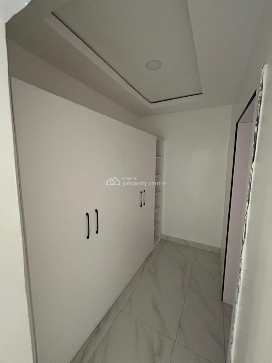 Distress 5 Bedroom Semi Detached, Harmony, Gra Phase 1, Magodo, Lagos, Semi-detached Duplex for Sale