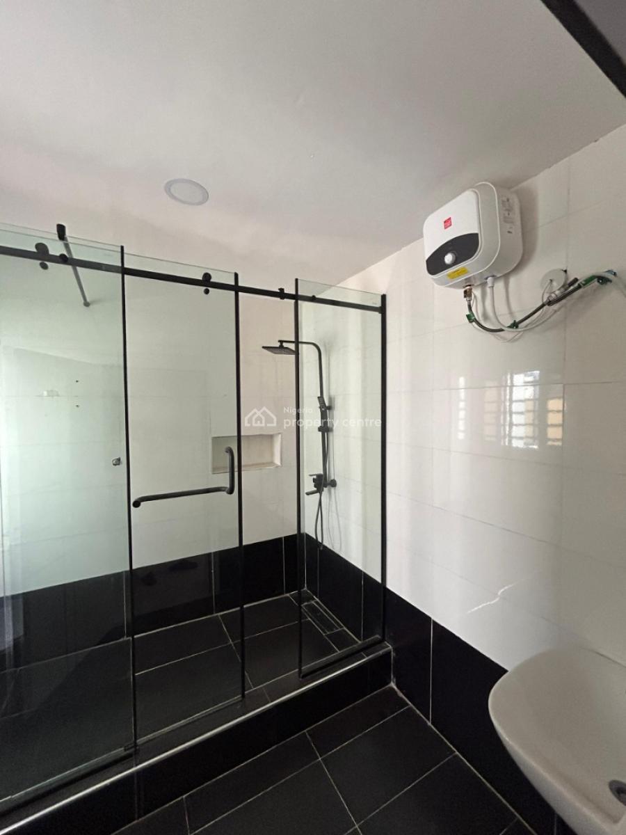Distress 5 Bedroom Semi Detached, Harmony, Gra Phase 1, Magodo, Lagos, Semi-detached Duplex for Sale