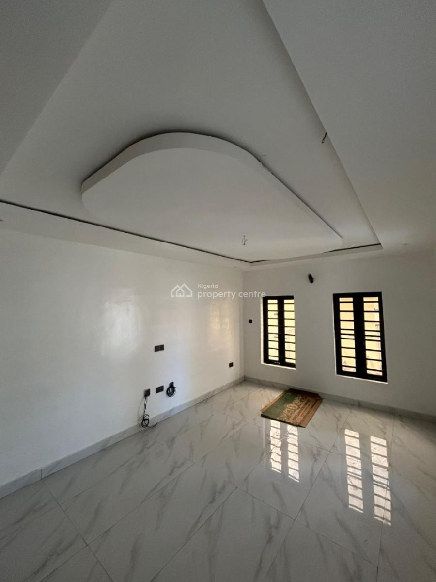 Distress 5 Bedroom Semi Detached, Harmony, Gra Phase 1, Magodo, Lagos, Semi-detached Duplex for Sale