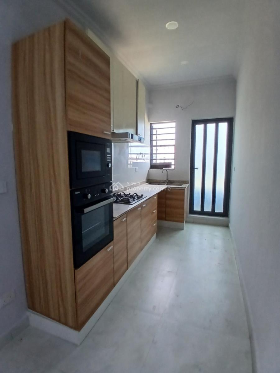 Well-furnished and Serviced with 24/7 Power Supply 2 Bedroom En-suite Apartment, Ikate, Lekki, Lagos, Flat / Apartment for Rent