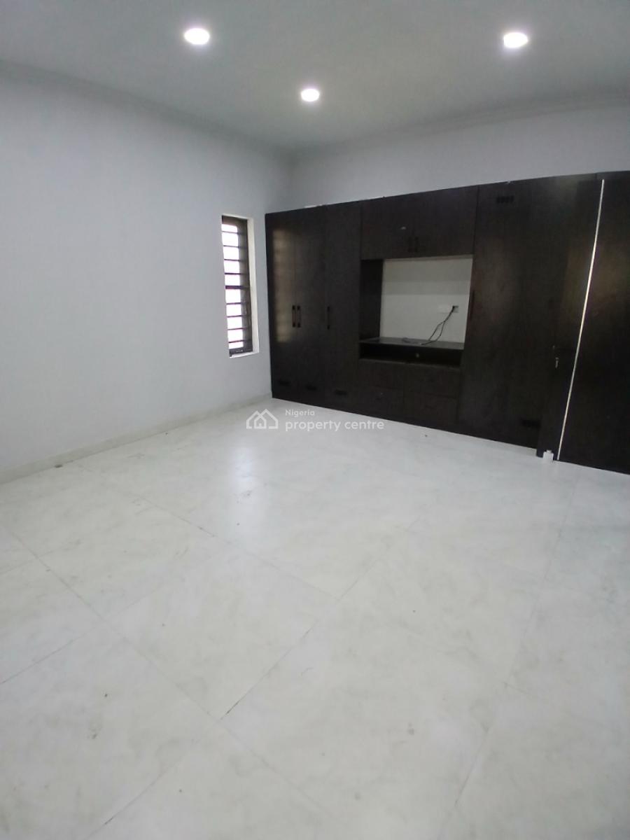 Well-furnished and Serviced with 24/7 Power Supply 2 Bedroom En-suite Apartment, Ikate, Lekki, Lagos, Flat / Apartment for Rent