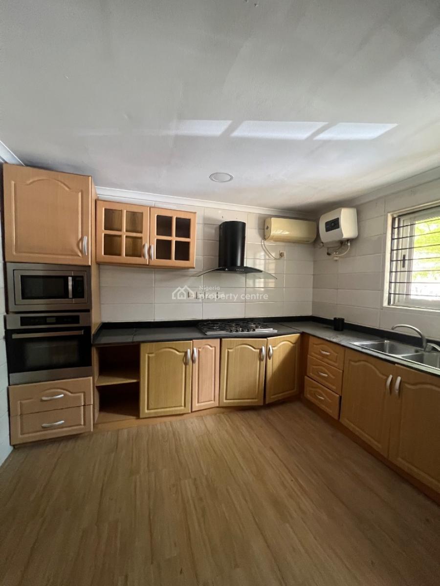 Standard 1 Bedroom Apartment, Off Admiralty Way, Lekki Phase 1, Lekki, Lagos, Flat / Apartment for Rent