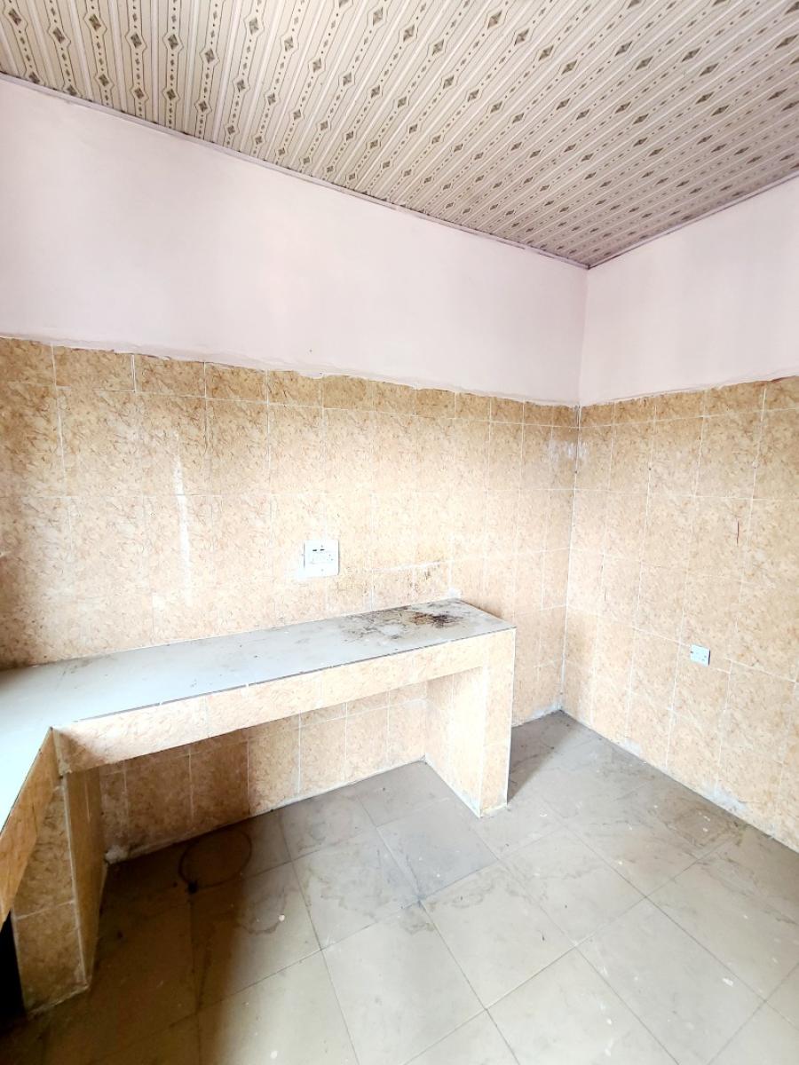 Spacious 2 Bedroom Flat Upstairs, Housing Estate, World Bank, Owerri Municipal, Imo, Flat / Apartment for Rent
