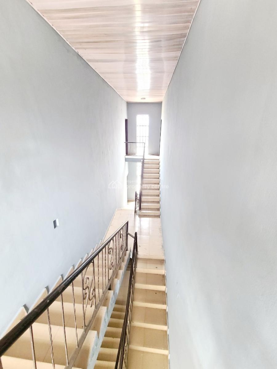 Spacious 2 Bedroom Flat Upstairs, Housing Estate, World Bank, Owerri Municipal, Imo, Flat / Apartment for Rent