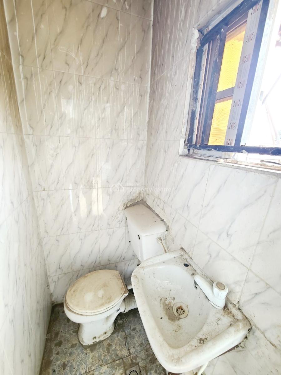Spacious 2 Bedroom Flat Upstairs, Housing Estate, World Bank, Owerri Municipal, Imo, Flat / Apartment for Rent