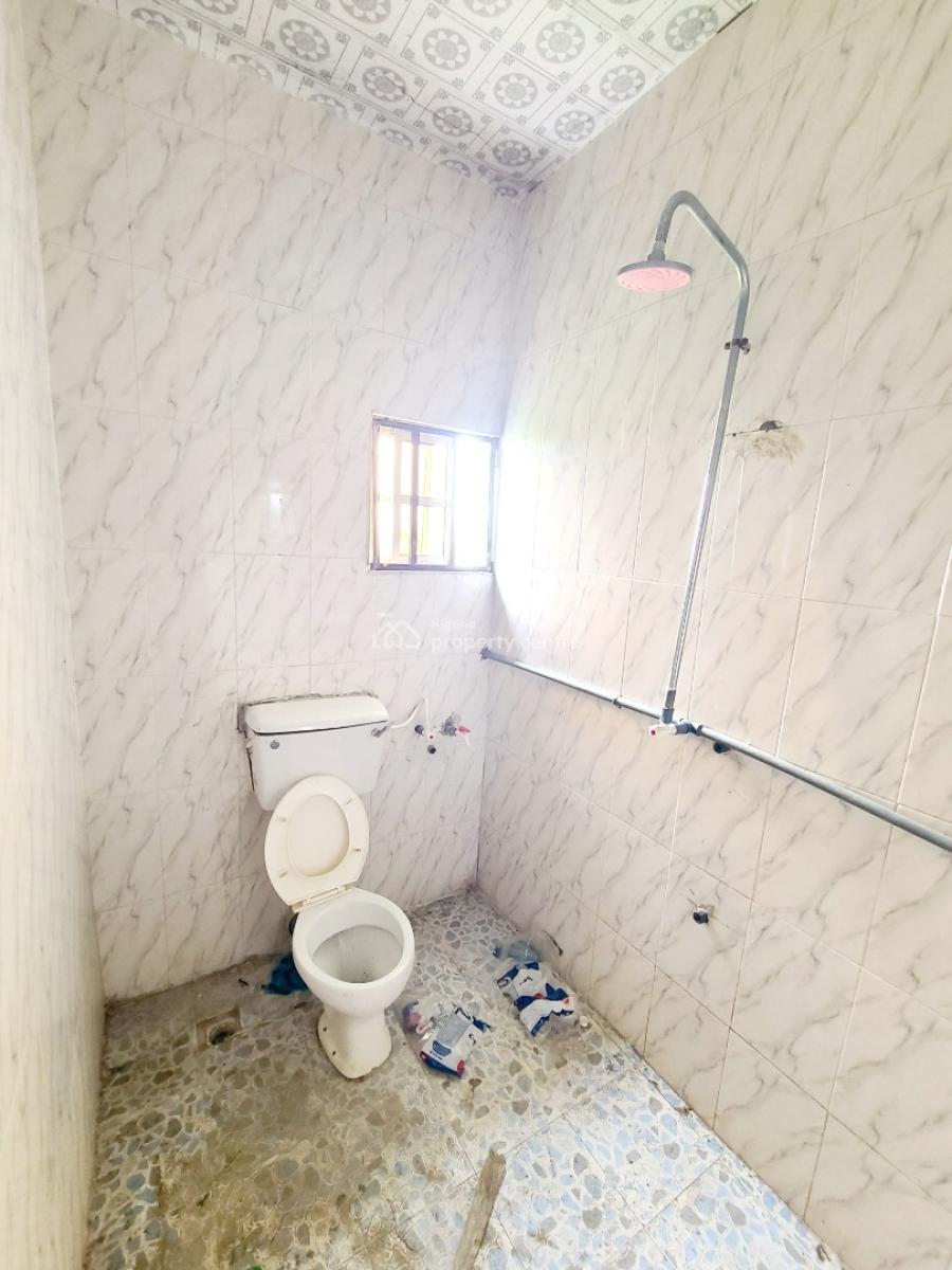 Spacious 2 Bedroom Flat Upstairs, Housing Estate, World Bank, Owerri Municipal, Imo, Flat / Apartment for Rent