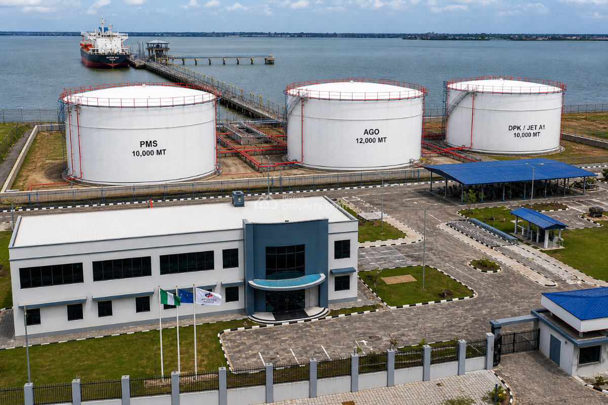 Tank Farm  Capacity: 32,000 Mt, Facilities: 3 Tanks (pms, Ago, Dpk, Ijegun, Satellite Town, Lagos, Ijegun, Ikotun, Lagos, Tank Farm for Sale