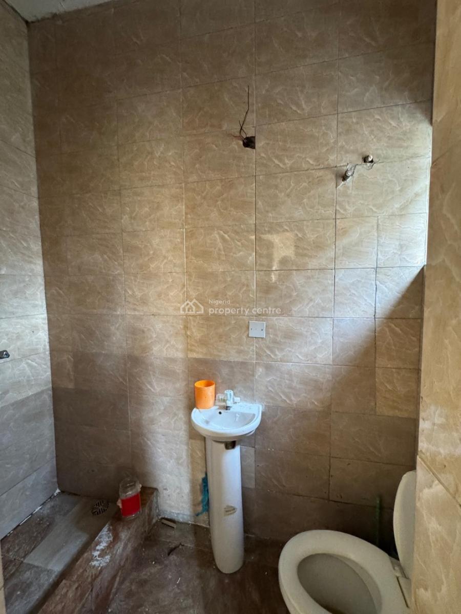 Well Maintained 3 Bedroom Apartment, Osapa, Lekki, Lagos, Flat / Apartment for Rent
