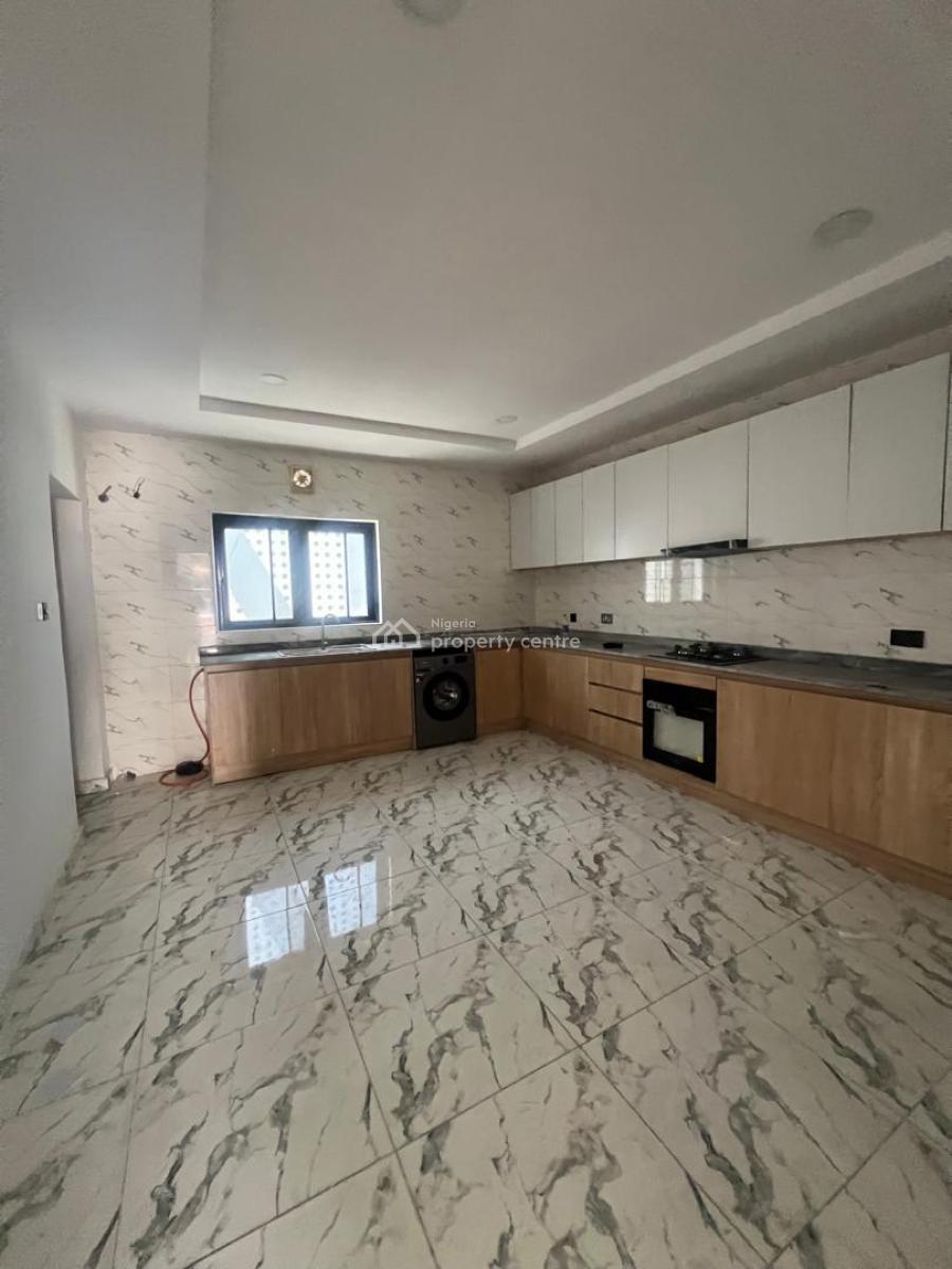 Spacious 3 Bedroom Flat, Lekki Phase 1, Lekki, Lagos, Flat / Apartment for Rent