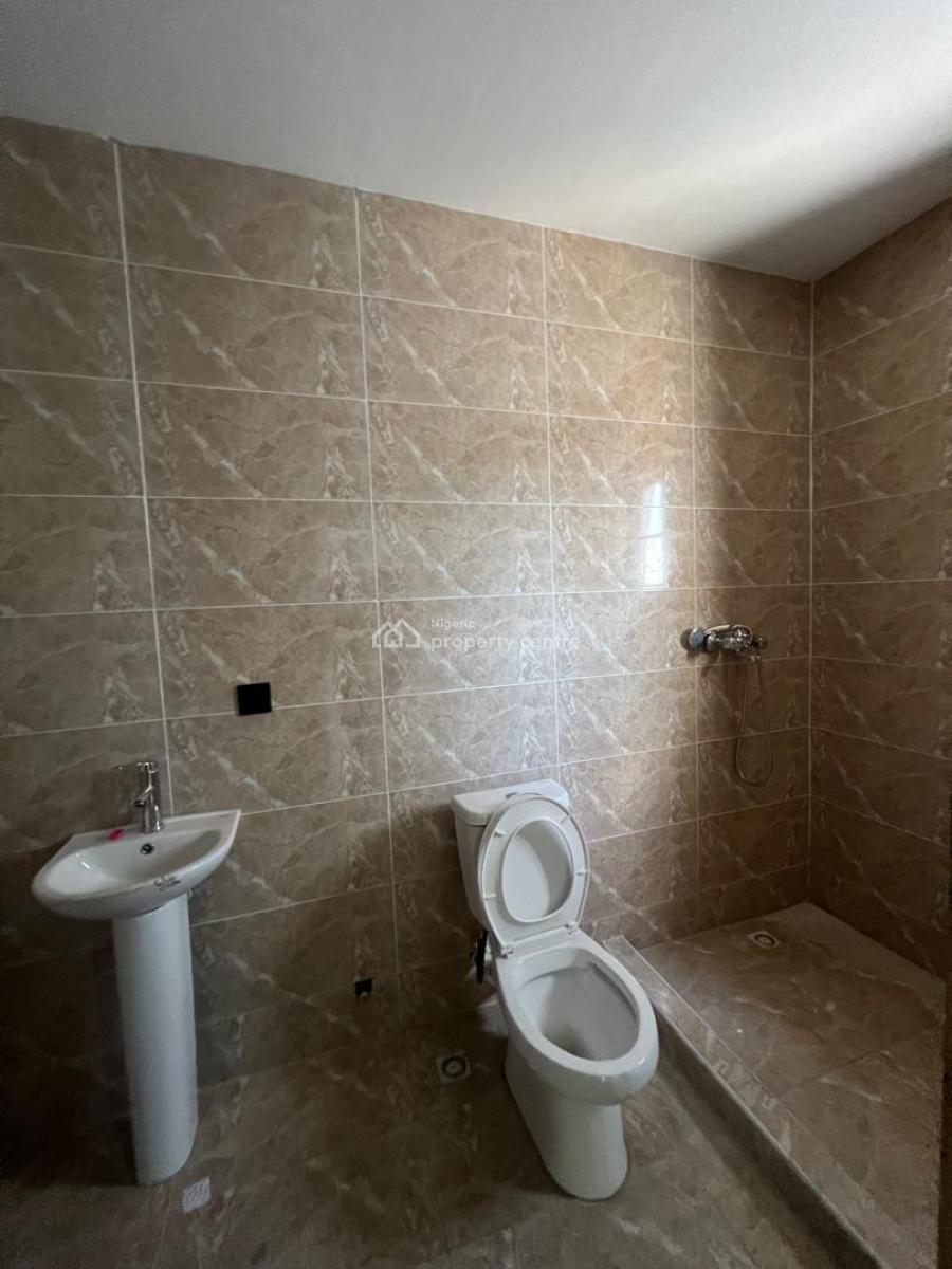 Spacious 3 Bedroom Flat, Lekki Phase 1, Lekki, Lagos, Flat / Apartment for Rent