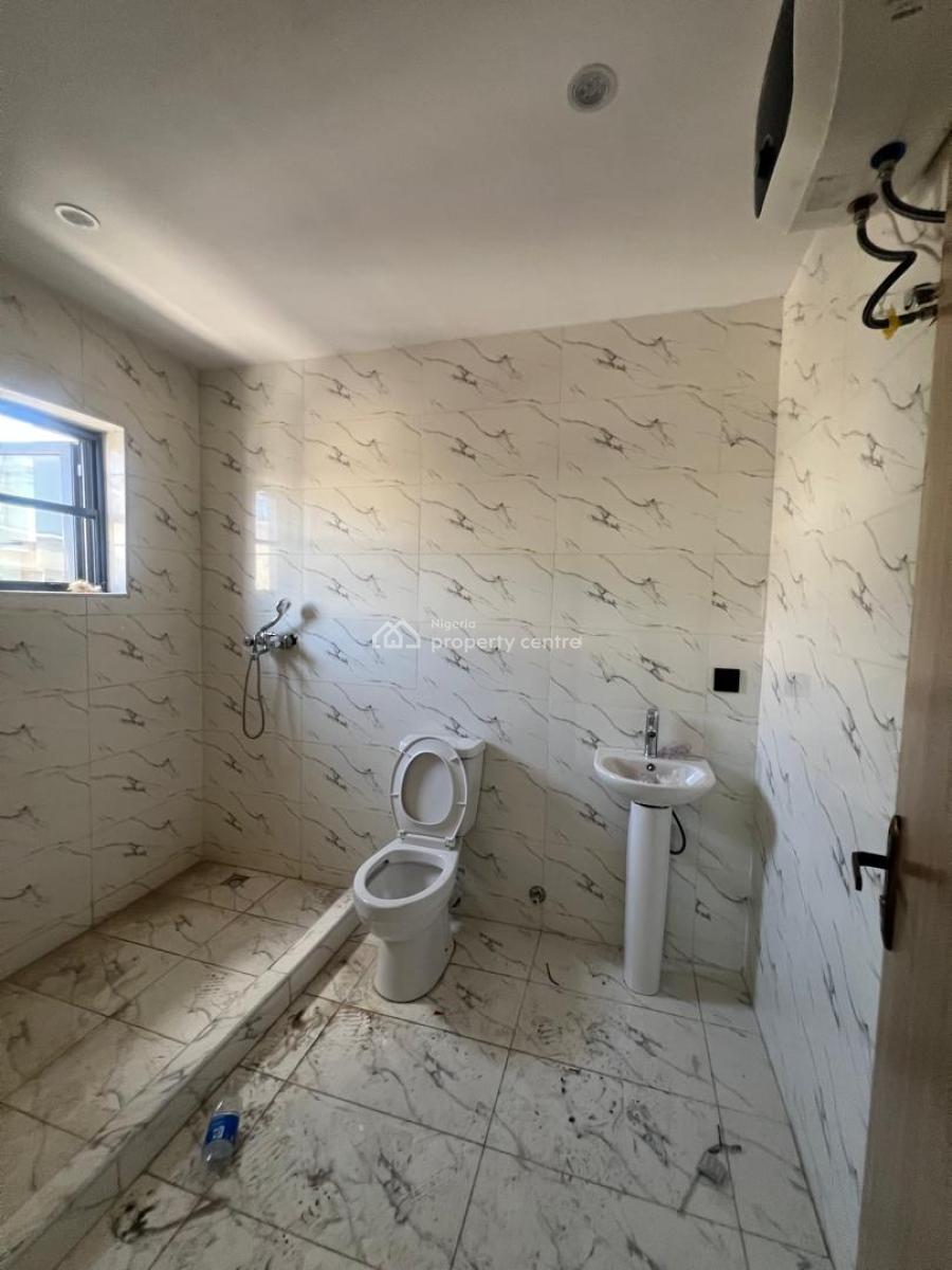 Spacious 3 Bedroom Flat, Lekki Phase 1, Lekki, Lagos, Flat / Apartment for Rent