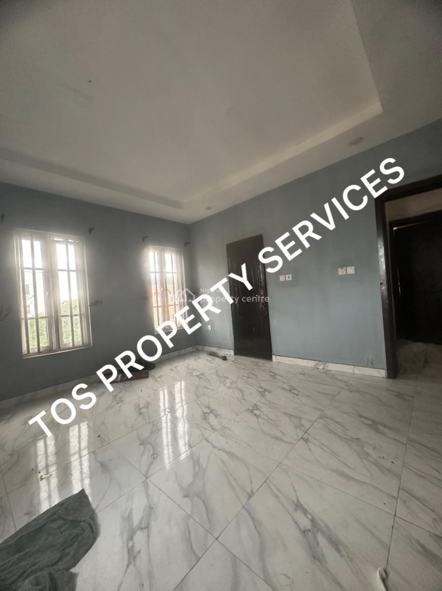 Spacious 3 Bedroom Flat (upstairs), Olonode-borno Way, Alagomeji, Yaba, Alagomeji, Yaba, Lagos, Flat / Apartment for Rent