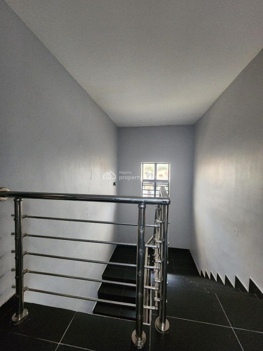 Luxury Two Bedroom Available in a Good Area, Alagomeji, Alagomeji, Yaba, Lagos, Flat / Apartment for Rent