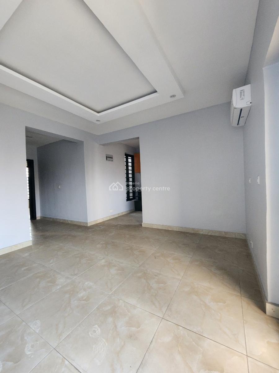 Luxury Two Bedroom Available in a Good Area, Alagomeji, Alagomeji, Yaba, Lagos, Flat / Apartment for Rent