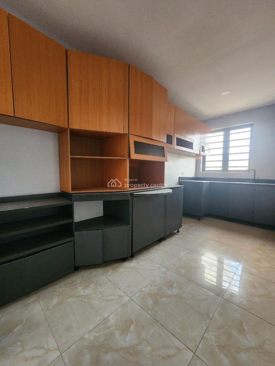 Luxury Two Bedroom Available in a Good Area, Alagomeji, Alagomeji, Yaba, Lagos, Flat / Apartment for Rent