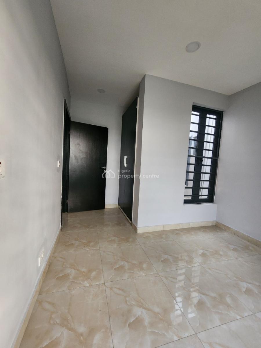 Luxury Two Bedroom Available in a Good Area, Alagomeji, Alagomeji, Yaba, Lagos, Flat / Apartment for Rent