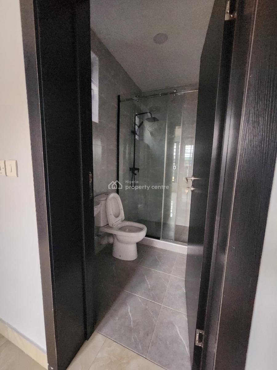 Luxury Two Bedroom Available in a Good Area, Alagomeji, Alagomeji, Yaba, Lagos, Flat / Apartment for Rent