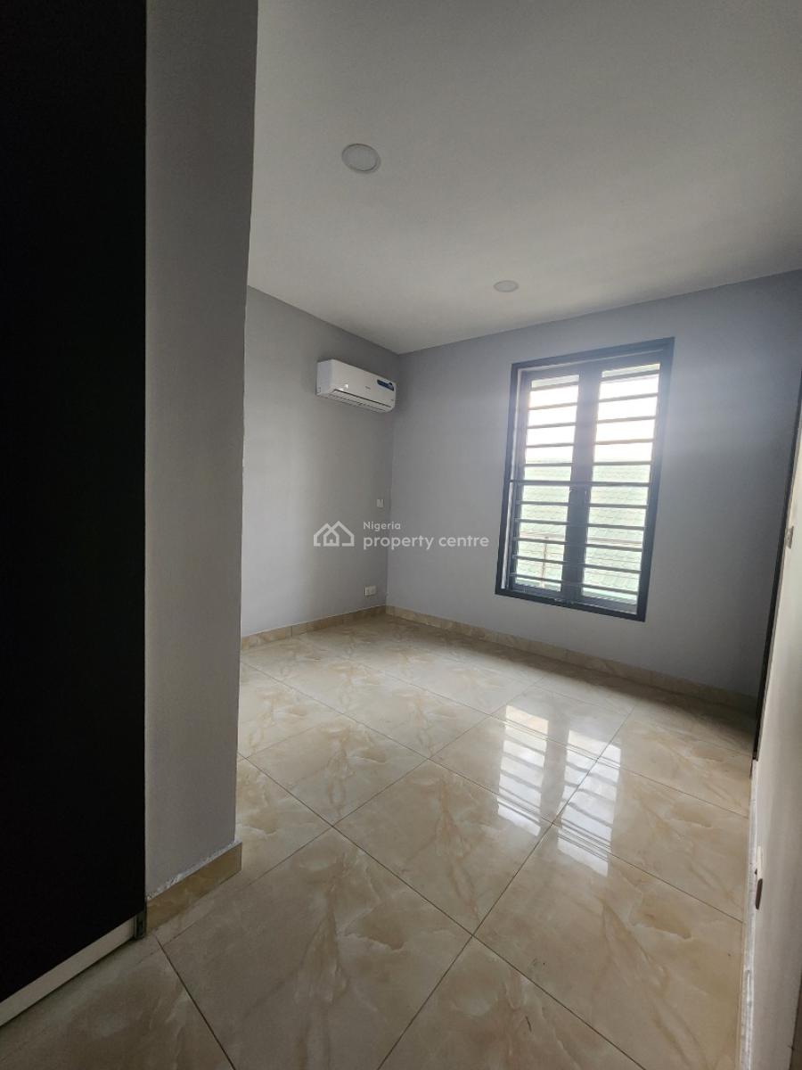 Luxury Two Bedroom Available in a Good Area, Alagomeji, Alagomeji, Yaba, Lagos, Flat / Apartment for Rent