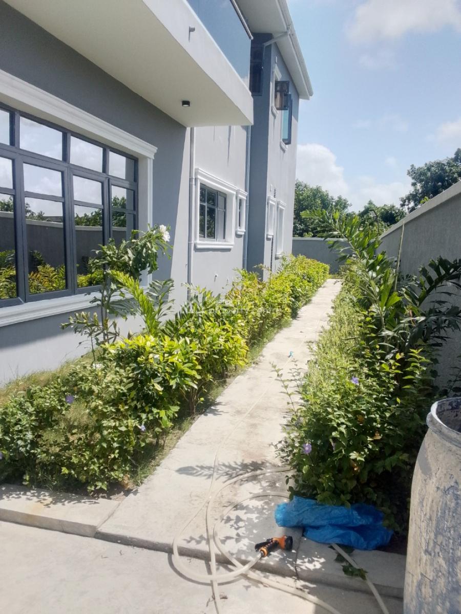 Standard 3 Bedroom Flat, Monastery Road, Sangotedo, Ajah, Lagos, Flat / Apartment for Rent