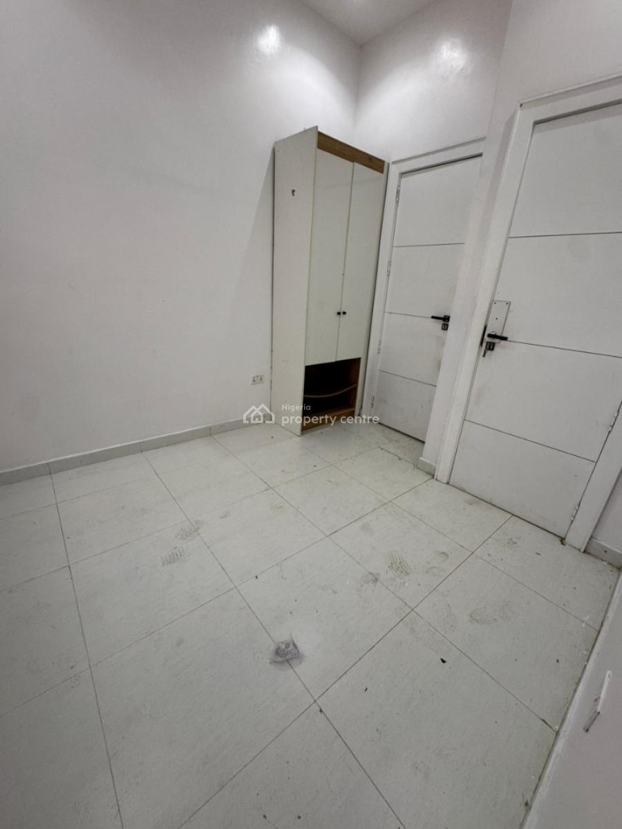 Downstairs Bedroom Inside a Shared Apartment, Royal Pine Estate Gate 3 Orchid Road, Lekki, Lagos, Self Contain (single Rooms) for Rent