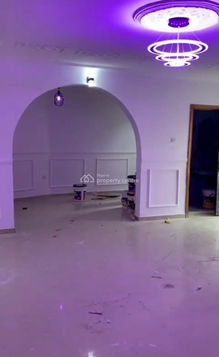 5 Bedrooms Penthouse Inside an Estate., Okota, Isolo, Lagos, Flat / Apartment for Rent