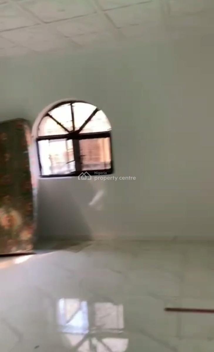 5 Bedrooms Penthouse Inside an Estate., Okota, Isolo, Lagos, Flat / Apartment for Rent
