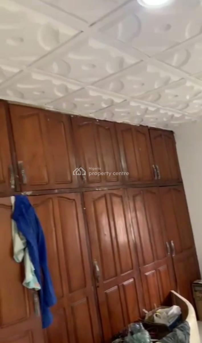 5 Bedrooms Penthouse Inside an Estate., Okota, Isolo, Lagos, Flat / Apartment for Rent
